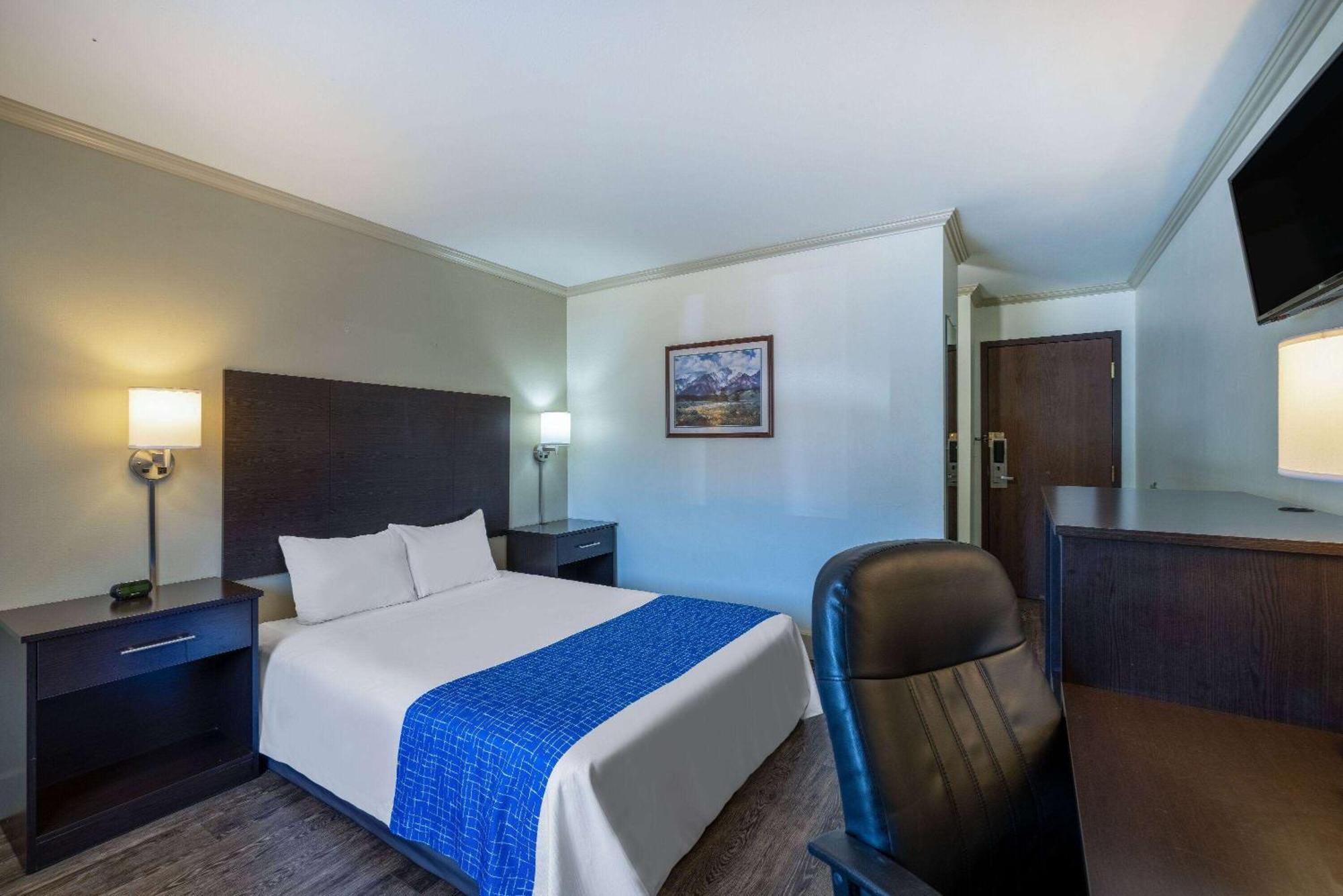 Travelodge By Wyndham Livingston Exterior photo