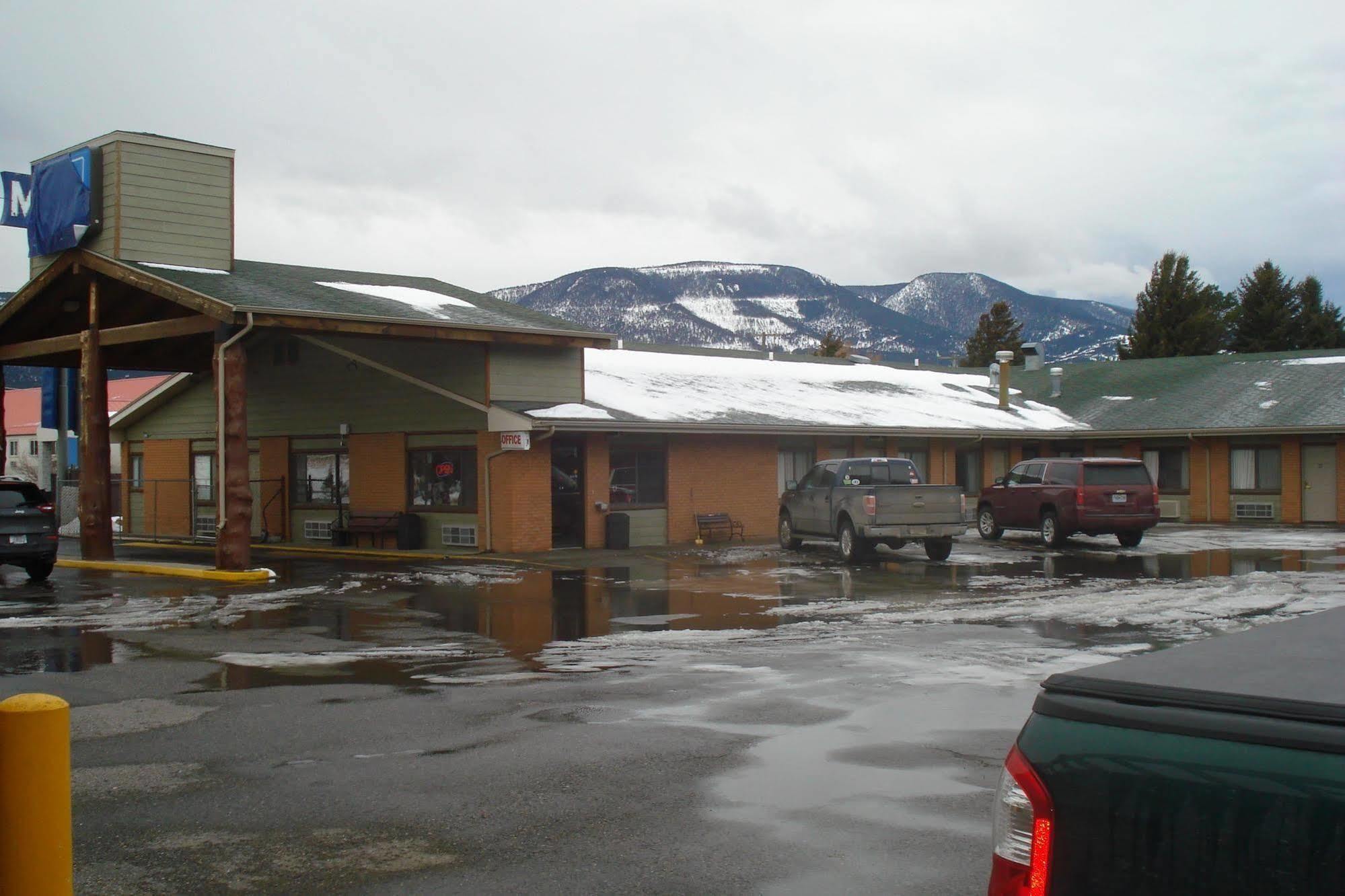 Travelodge By Wyndham Livingston Exterior photo
